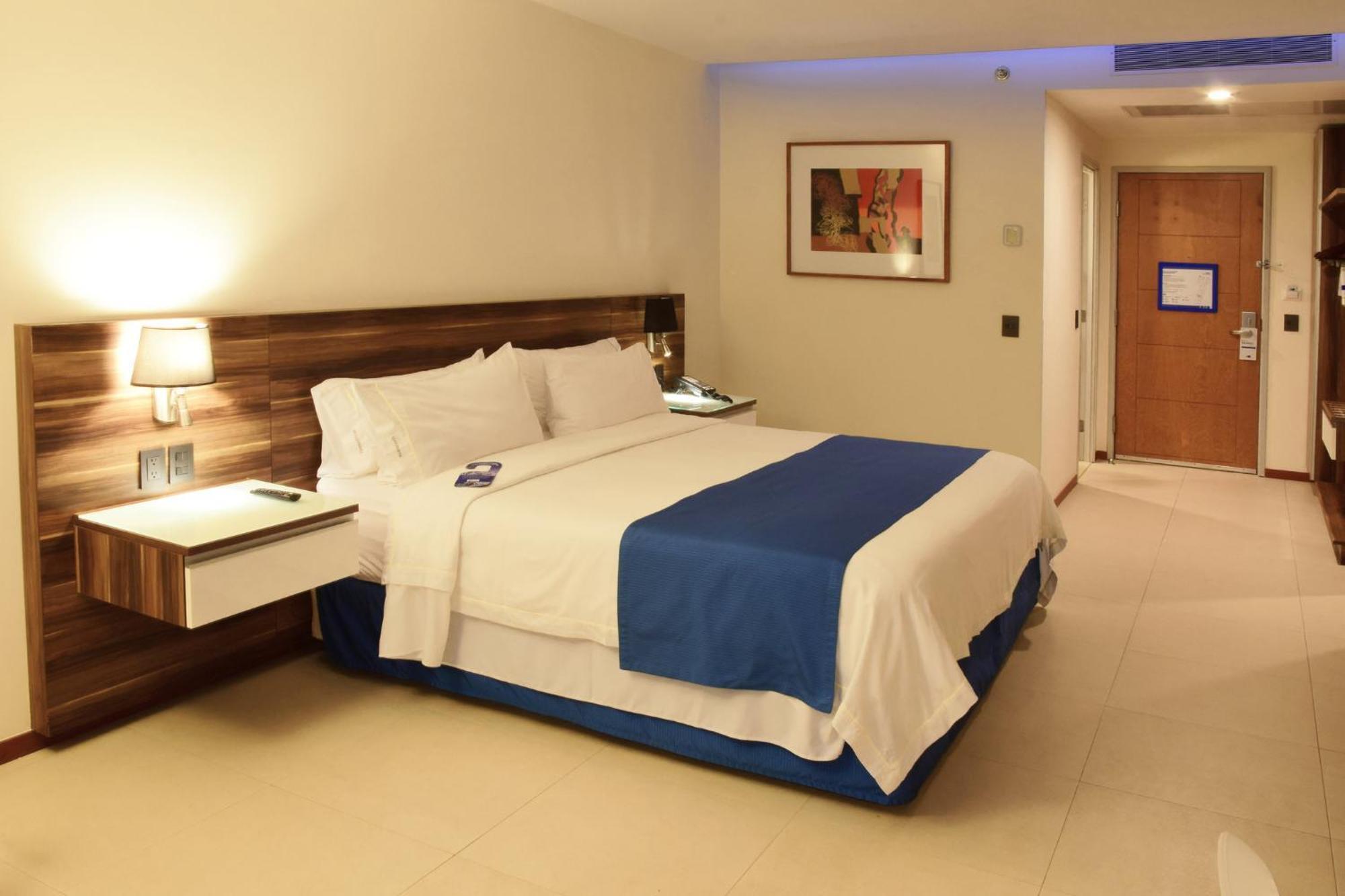 Hotel Express Puerto Vallarta, An Ihg Puerto Vallarta